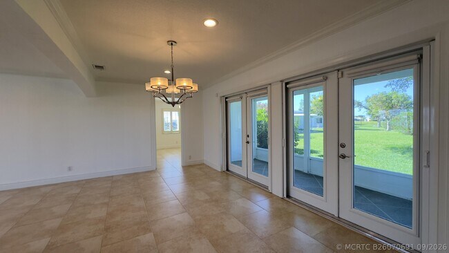 Building Photo - 1108 W Ocean Ave