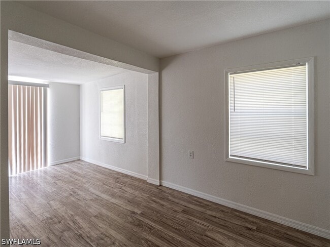 Building Photo - 2352 Sunnyview Dr