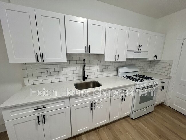 Building Photo - 312 N Reservoir St