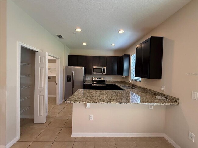 Building Photo - 2432 Seven Oaks Dr