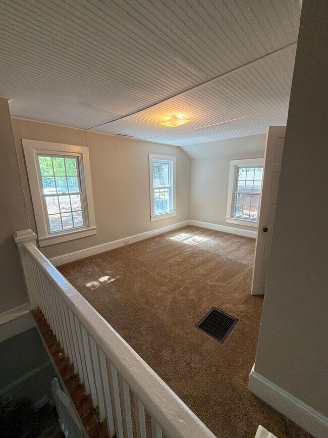 Building Photo - T.R. Lawing Realty Property