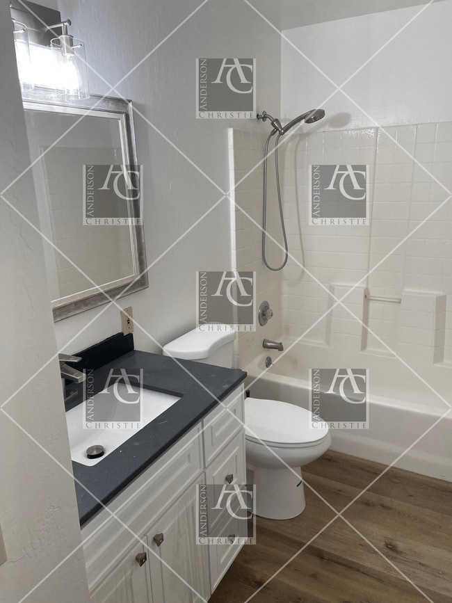 Building Photo - 3 bed 1.5 bath Home upper westside