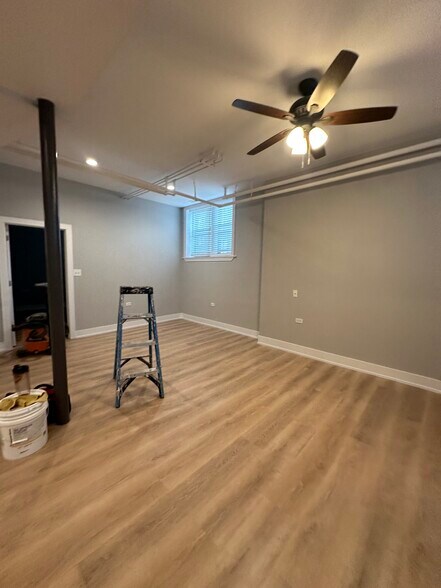 Building Photo - 3513 N Racine Ave