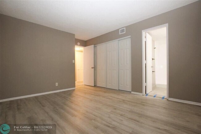 Building Photo - 704 Gardens Dr