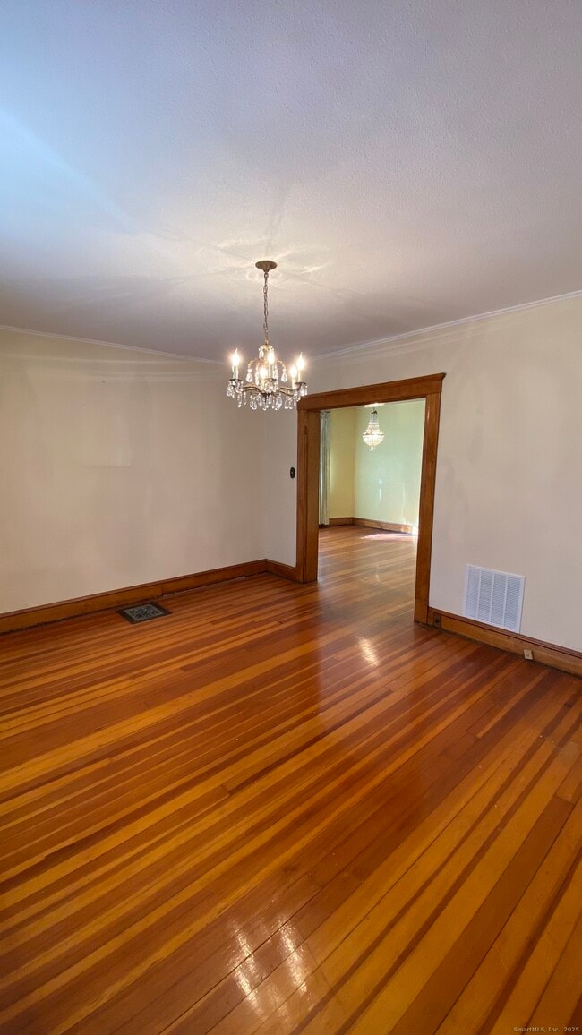 Building Photo - 135 Elm St