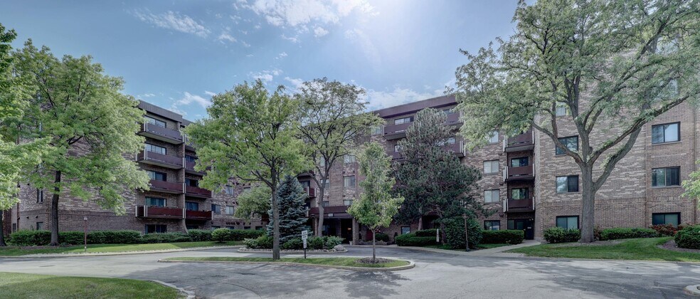 Building Photo - 700 Wellington Ave