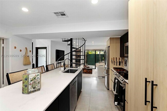 Building Photo - 3138 Mary St