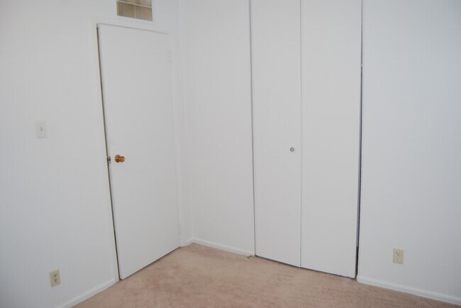 Building Photo - 7712 Colony-