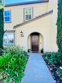 Building Photo - 3084 Vittoria Loop