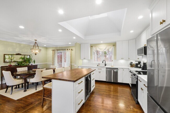 Building Photo - "Discover Comfort and Elegance: Spacious 4-Bed, 3-Bath Home with Hardwood Floors in Randolph, NJ!"