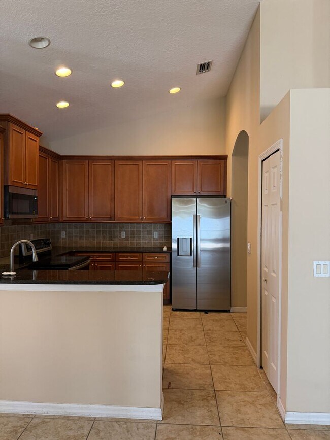 Building Photo - 3227 Lake Jean Dr
