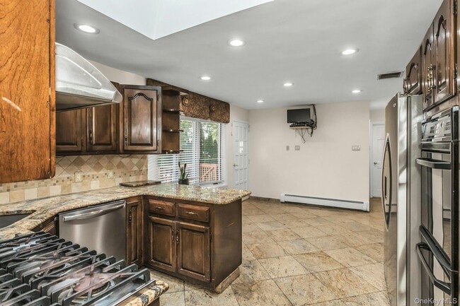 Building Photo - 260 Oak Ridge Ln