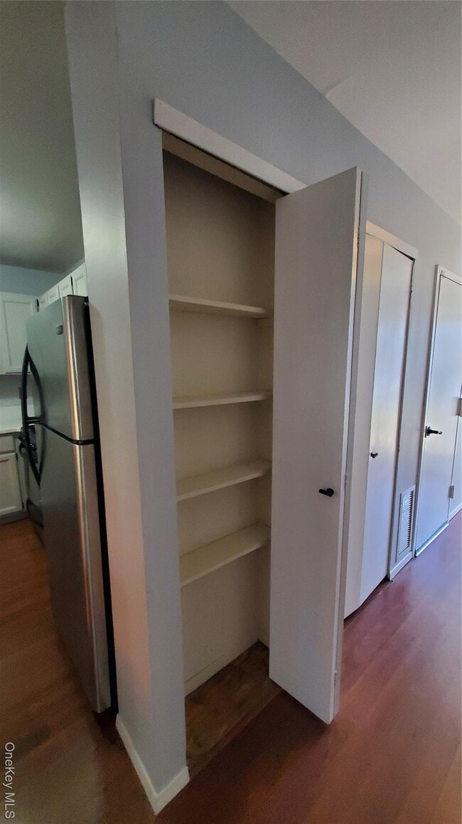 Building Photo - 1404 Sara Cir