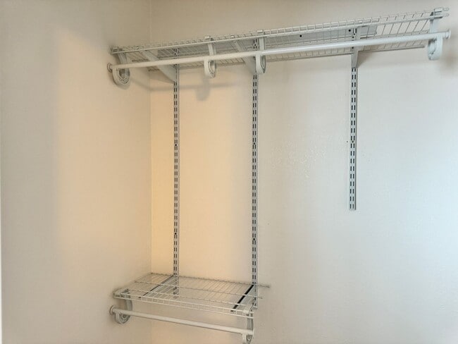 Building Photo - Newly Remodeled 2 Bedroom 1 Bath House!