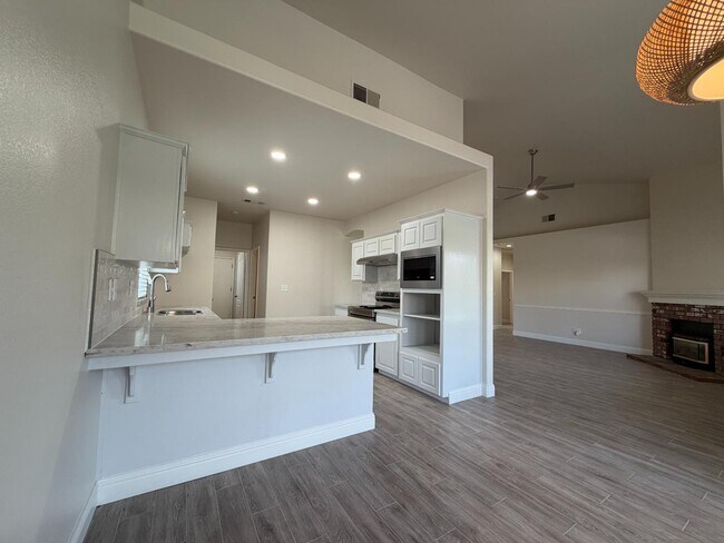 Building Photo - 2128 E St Andrew Dr