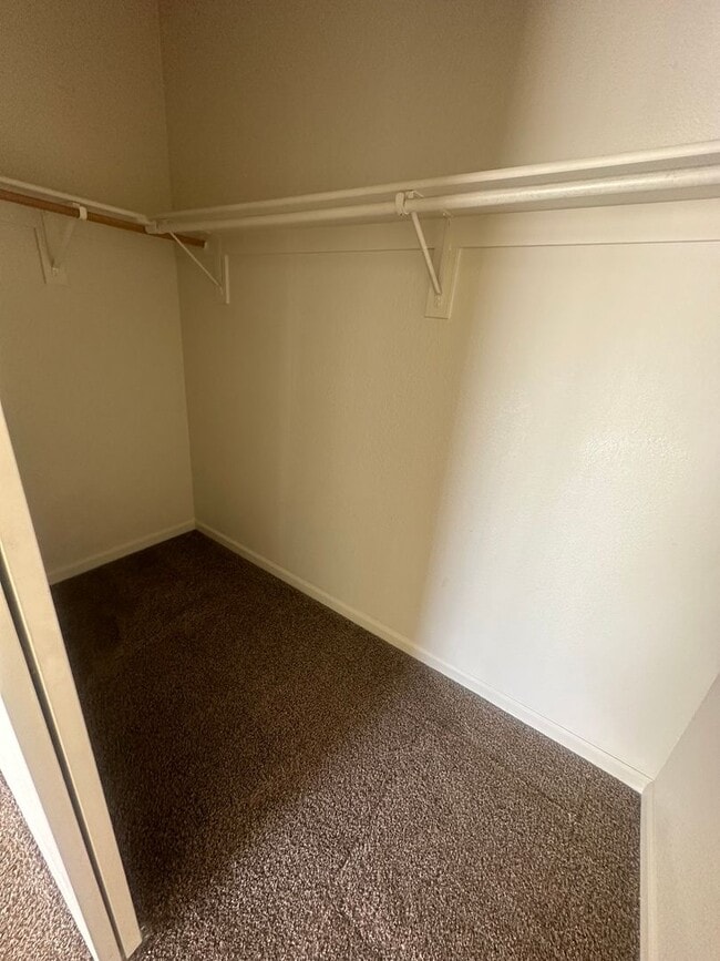 Building Photo - Four Bedroom Home For Rent!!