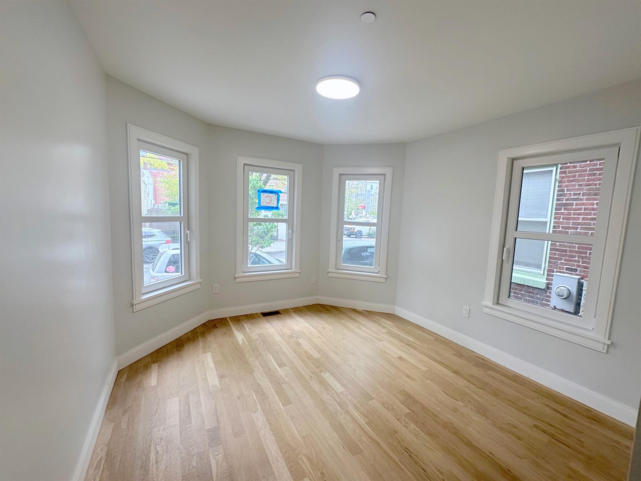 Building Photo - 33 Gore St