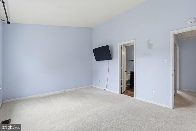 Building Photo - 168 Edinburgh Square