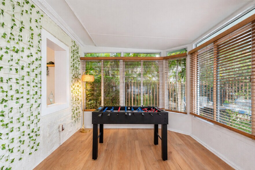 Building Photo - 1336 NE 14th Ave