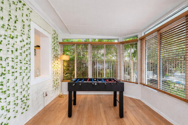 Building Photo - 1336 NE 14th Ave