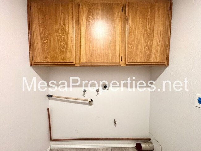 Building Photo - 18390 Mead Ln