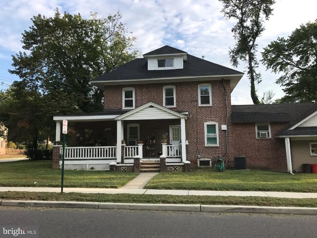 Building Photo - 136 Highland Ave