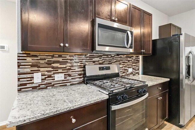 Building Photo - 2845 Wolfcreek