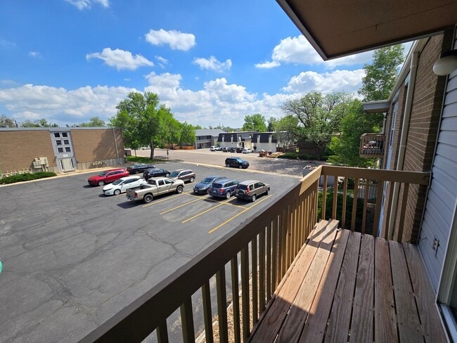 Building Photo - Sunny and Fresh One Bedroom Condo Available For Rent in Louisville!