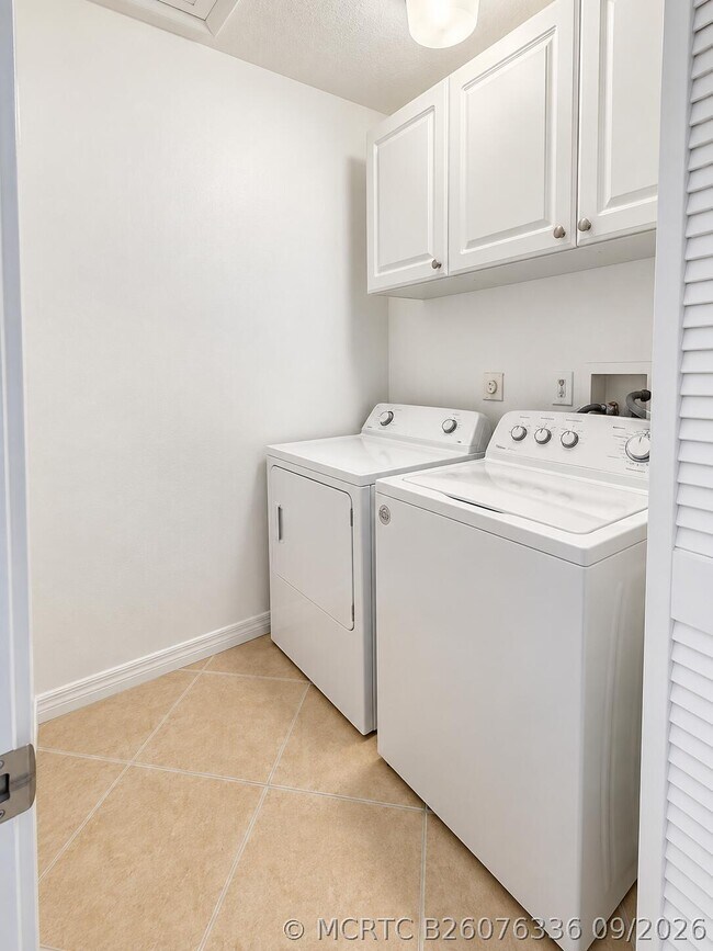 Building Photo - 283 Springdale Cir