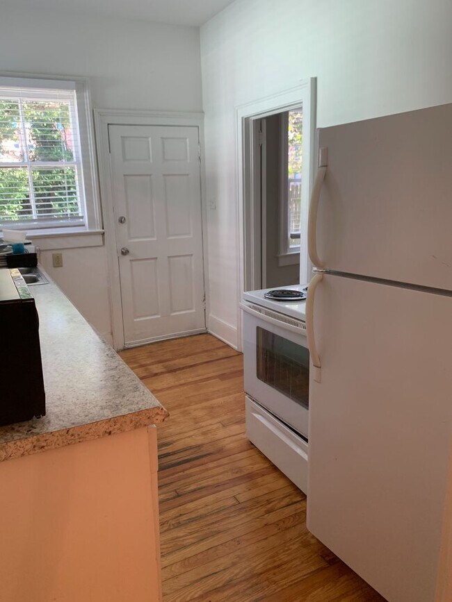 Building Photo - 122 St Philip St