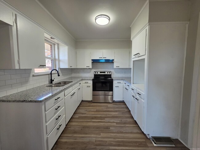 Building Photo - 15 Cliffwood Cir