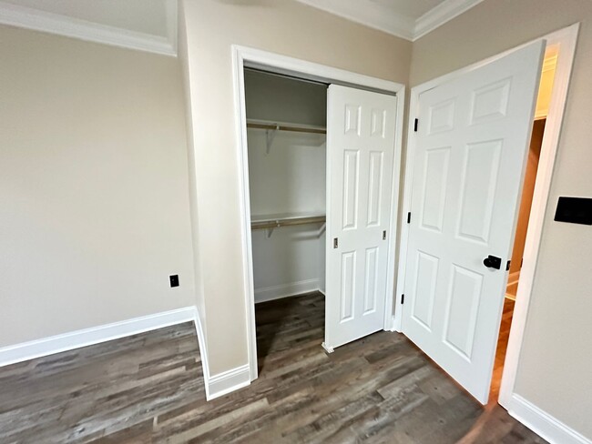 Building Photo - 408 Branch St