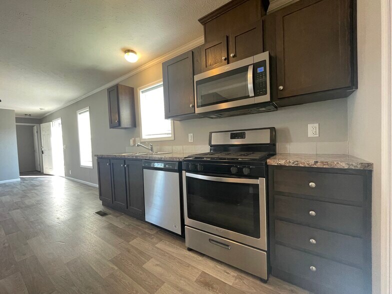 Building Photo - 15864 Marentette Dr