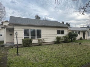 Building Photo - 3 Bedroom Duplex Close to U of O Campus