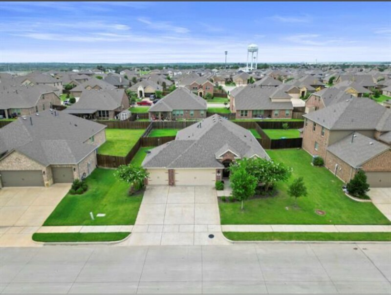 Building Photo - 3027 Maverick Dr