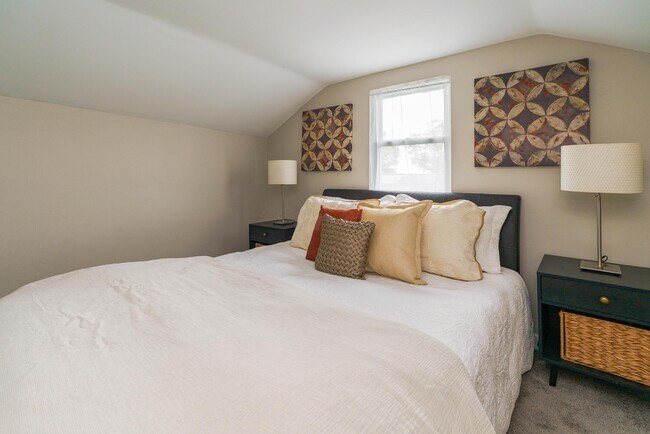 Building Photo - 2220 Sale Rd