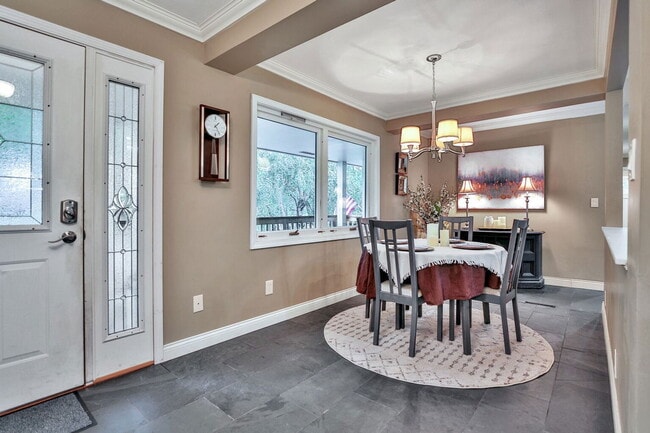 Building Photo - 16624 Elm Dr