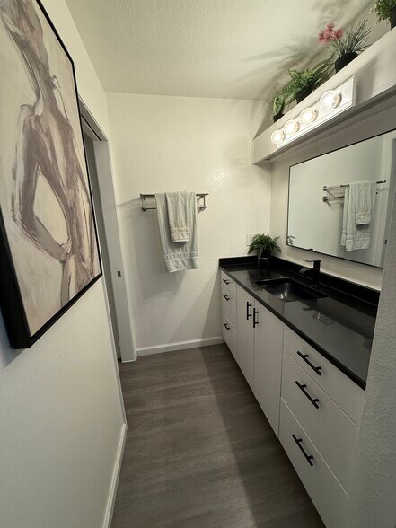 Building Photo - 2350 Alta Garden Ln