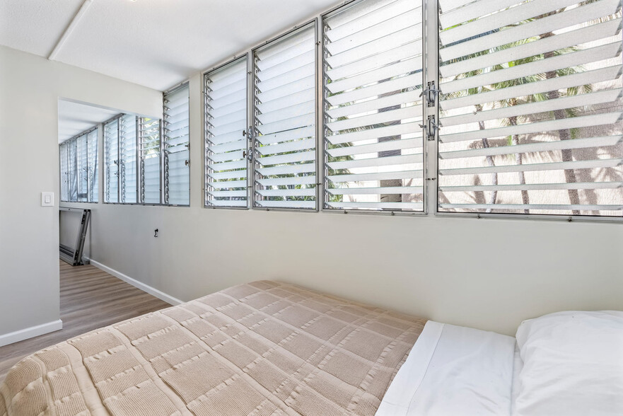 Building Photo - 225 Lili?uokalani Avenue-SI ID1234486P