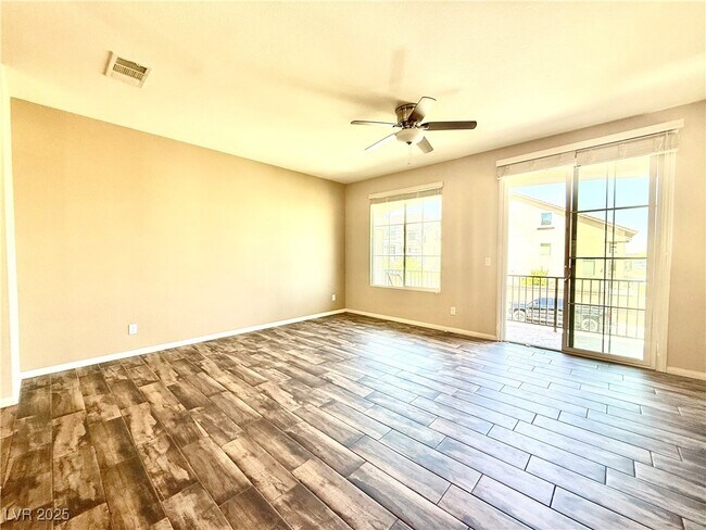 Building Photo - 5841 Azzura Palms Ave