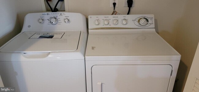 Building Photo - 7128 Fox Harbor Way