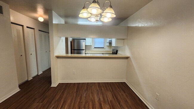 Building Photo - 2/2.5 Townhouse @ Greenleaf