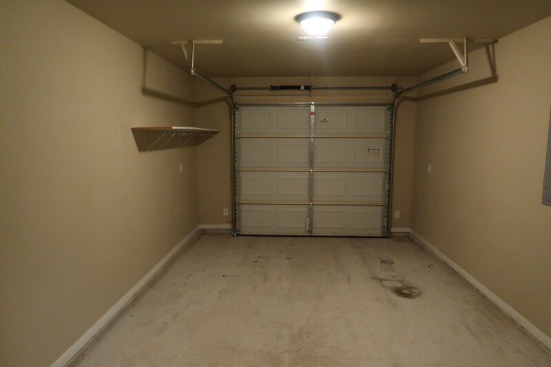 Building Photo - 1209 Vanguard Ln