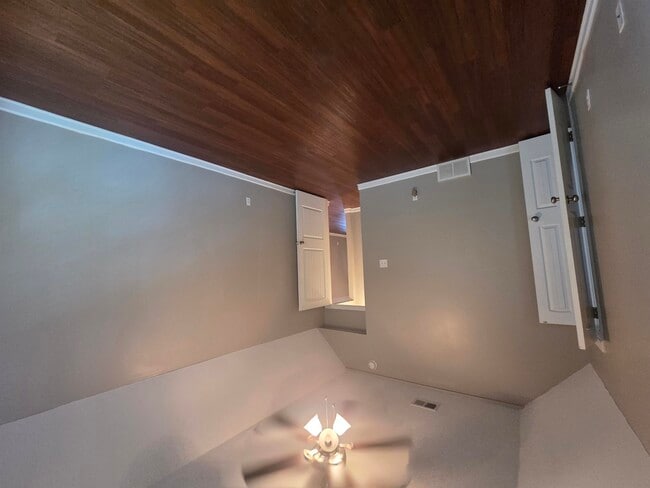 Building Photo - 1315 Crosstown Ct