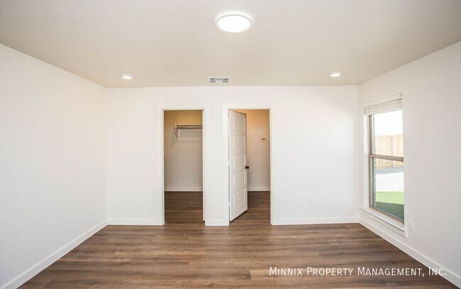 Building Photo - 2134 Langford Ave