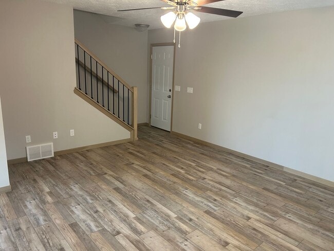 Building Photo - 9419 W Dolores Dr