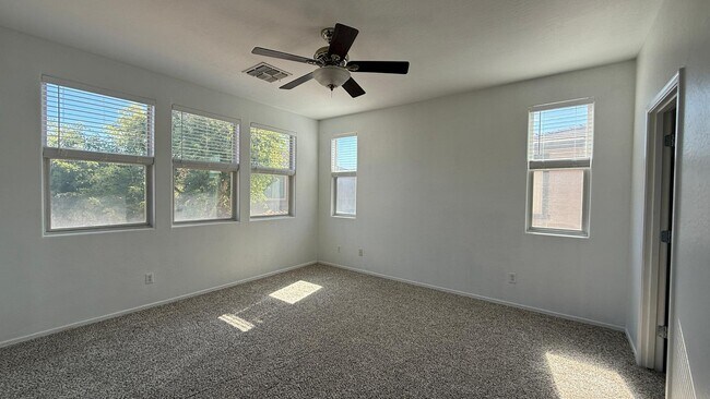 Building Photo - 1235 E Julian Dr