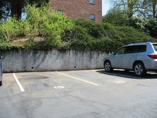 Building Photo - North Mt Tabor one bedroom Condo. Immaculate condition!