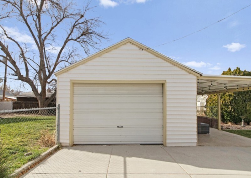 Building Photo - 2872 S Imperial St