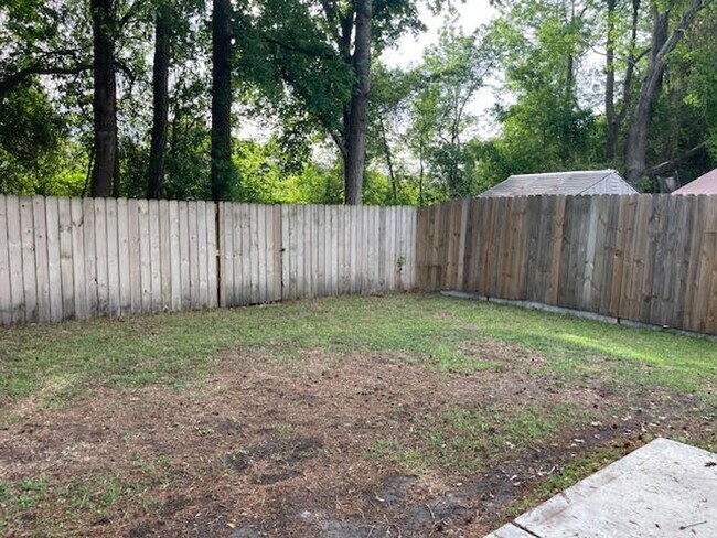 Building Photo - Great two bedroom, two bath duplex in Hunters Creek.